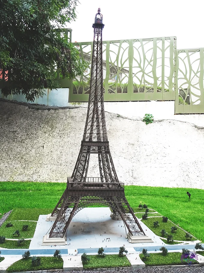 La torre Eiffel (Francia) Parque de la Constancia La torre Eiffel (Francia) Parque de la Constancia