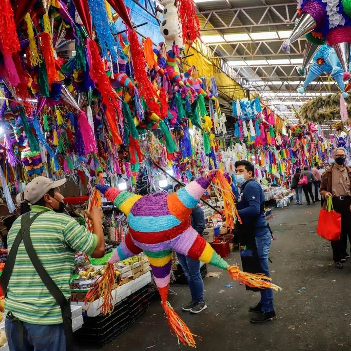 Venta de piñatas del Mercado de Jamaica Venta de piñatas del Mercado de Jamaica