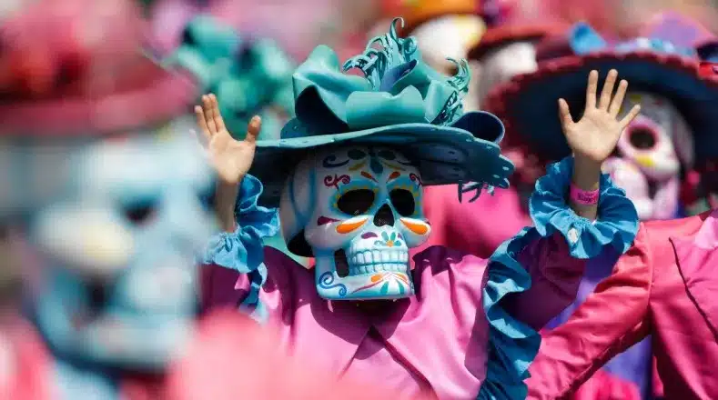 Desfile de Día de Muertos en Real del Monte Desfile de Día de Muertos en Real del Monte