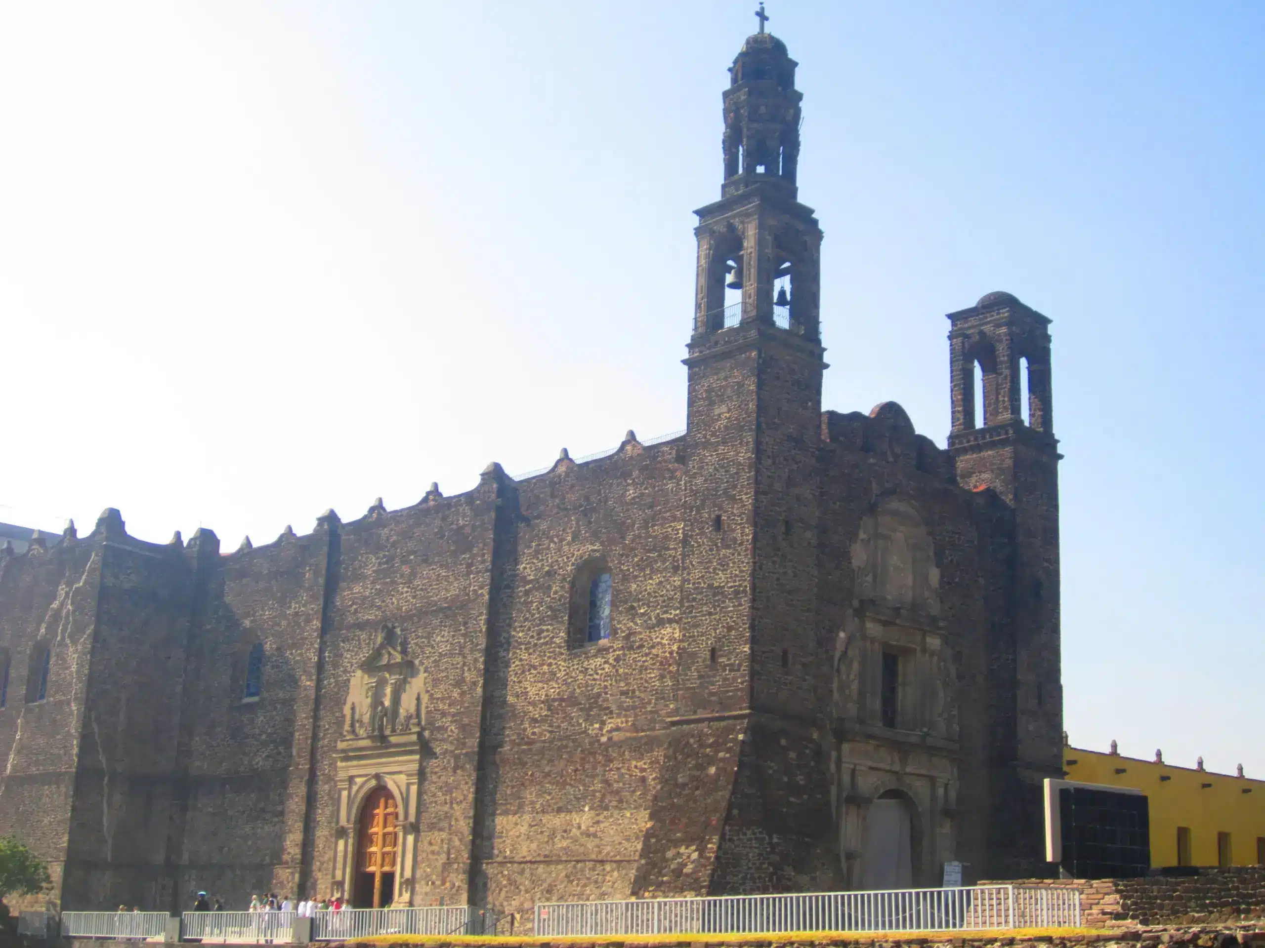 Convento y el templo católico de Santiago de Tlatelolco Convento y el templo católico de Santiago de Tlatelolco