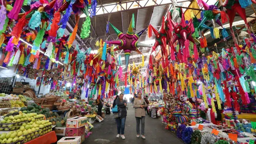 piñatas en el mercado de la merced piñatas en el mercado de la merced