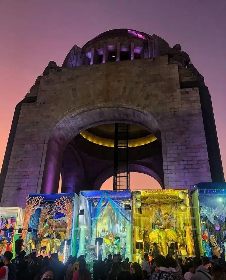 Romería de los Reyes Magos en el Monumento a la Revolución Romería de los Reyes Magos en el Monumento a la Revolución