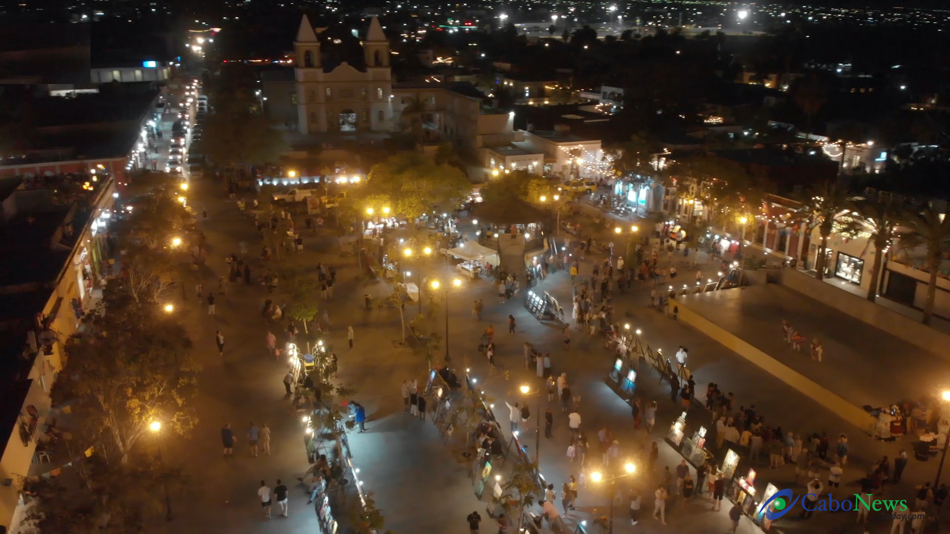 Tianguis cultural en la Plaza Mijares Tianguis cultural en la Plaza Mijares