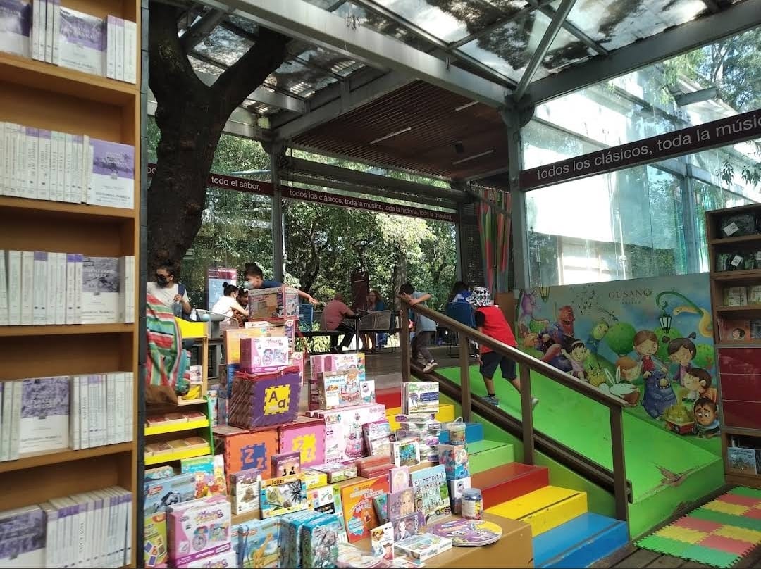 area infantil en la librería del lago de Chapultepec area infantil en la librería del lago de Chapultepec