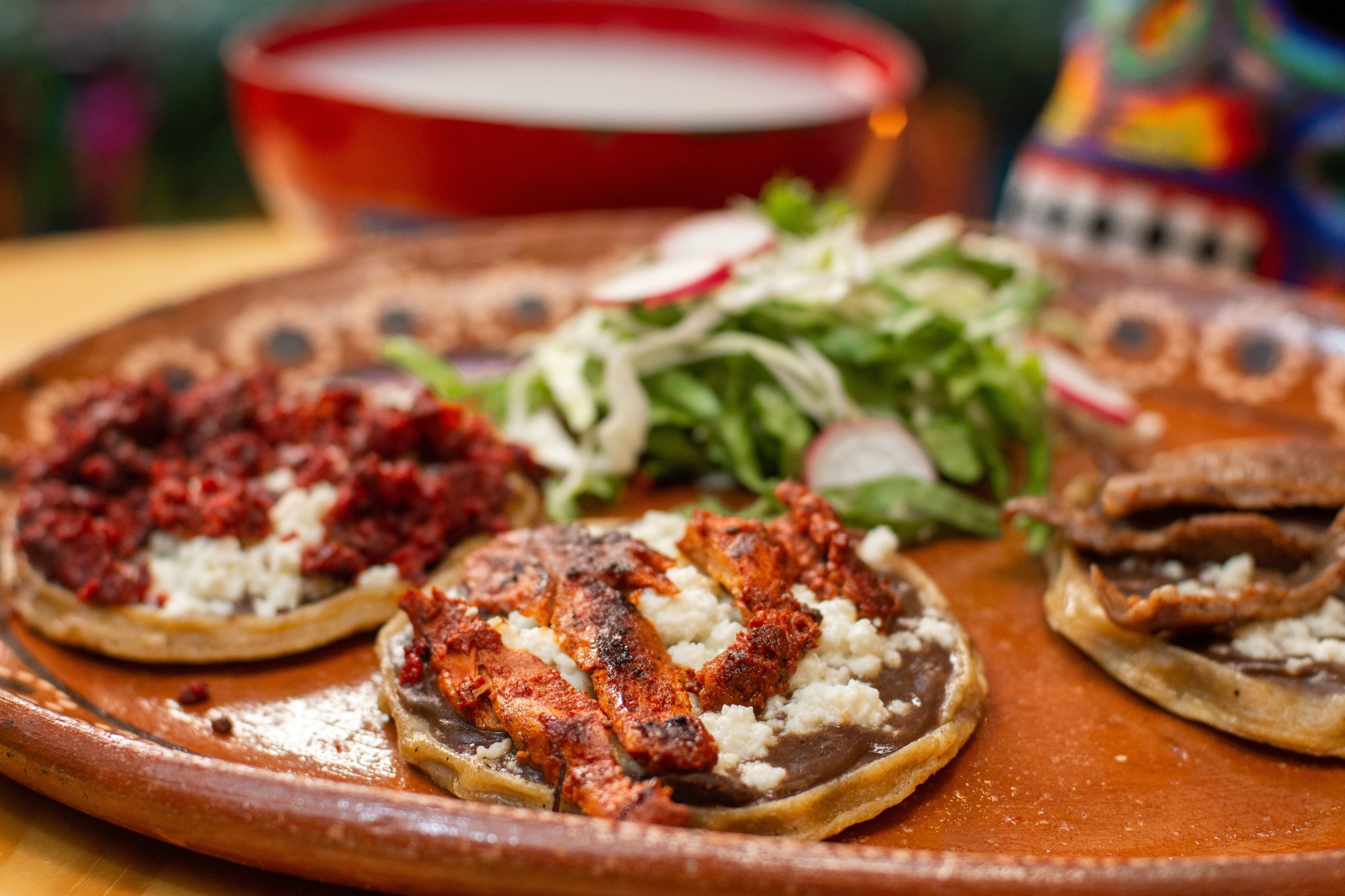 Con la llegada del mes patrio se antoja entrarle durísimo a los sopes, las gorditas, los huaraches, los pambazos, el pozole, las tostadas, y todos los platillos que los mexicanos más amamos, y para aliviar ese antojo existe la Feria de la Garnacha en Tlalpan.