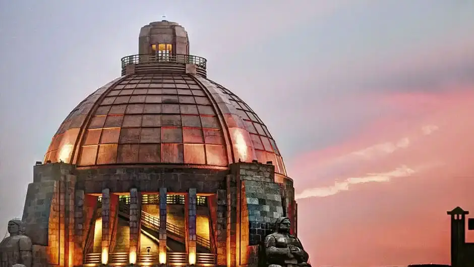 Linternilla del Monumento de la Revolución Linternilla del Monumento de la Revolución
