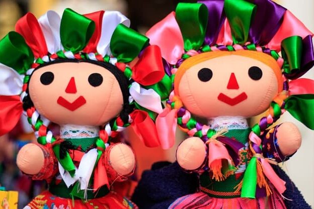 Muñeca Lele, artesanía de Amealco, Querétaro. Muñeca Lele, artesanía de Amealco, Querétaro.